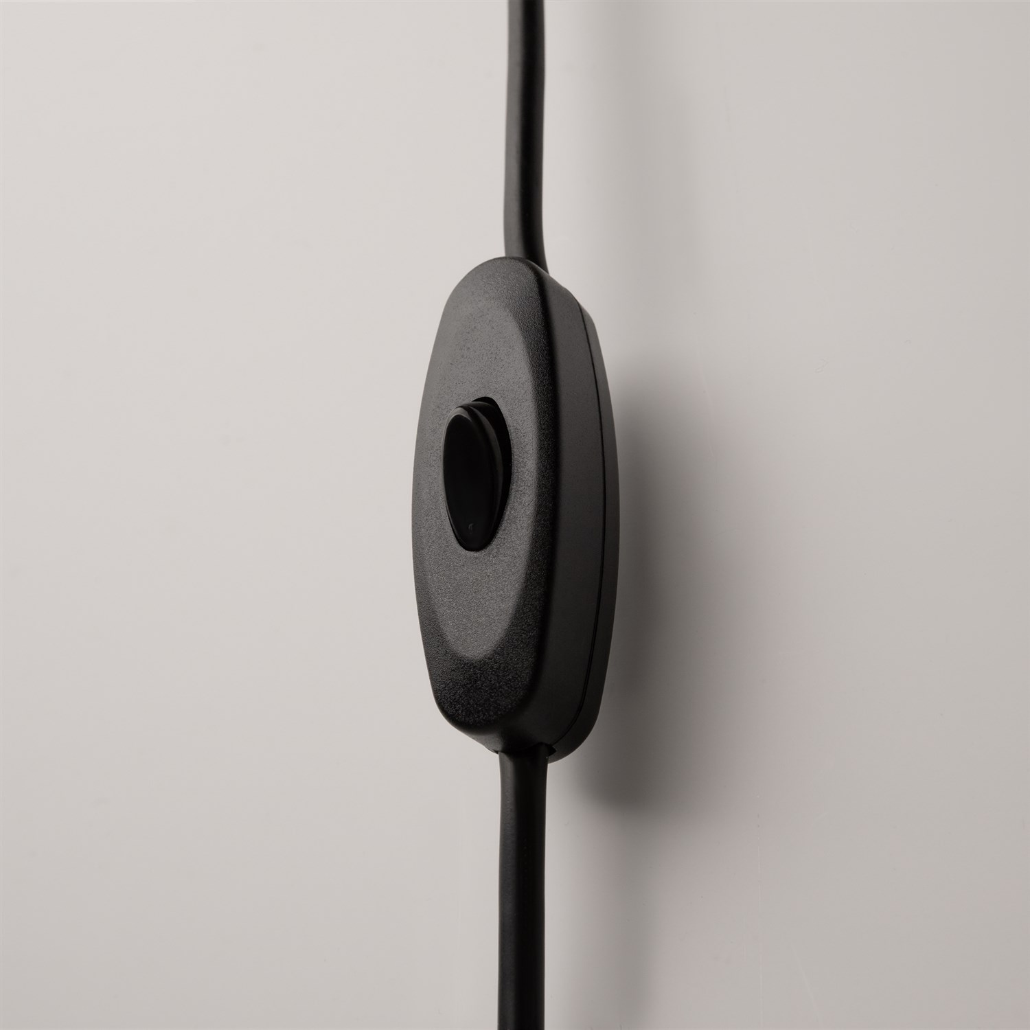 Maytoni Modern Mollis Настенный светильник (бра) цвет: черный MOD126WL-01B1