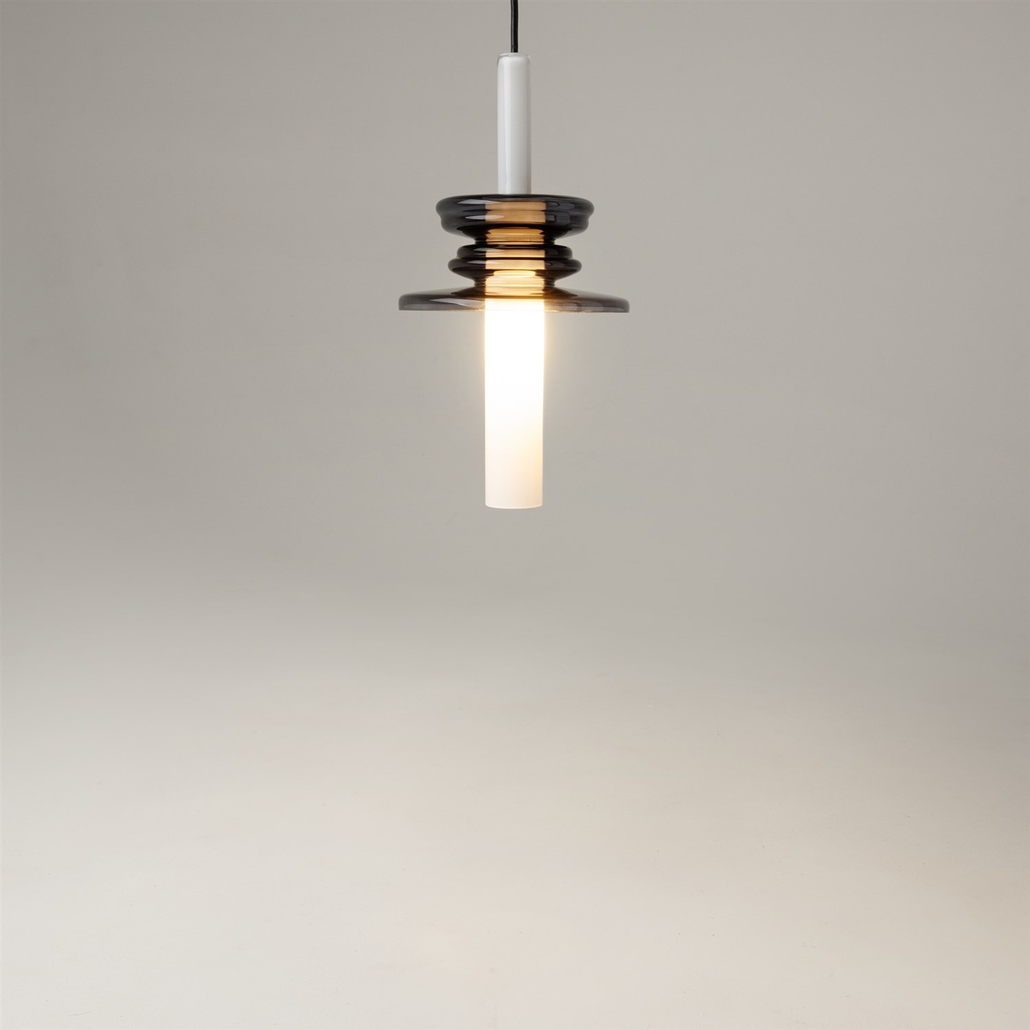 Maytoni Modern Sound Wave Подвесной светильник цвет: черный MOD255PL-01B1