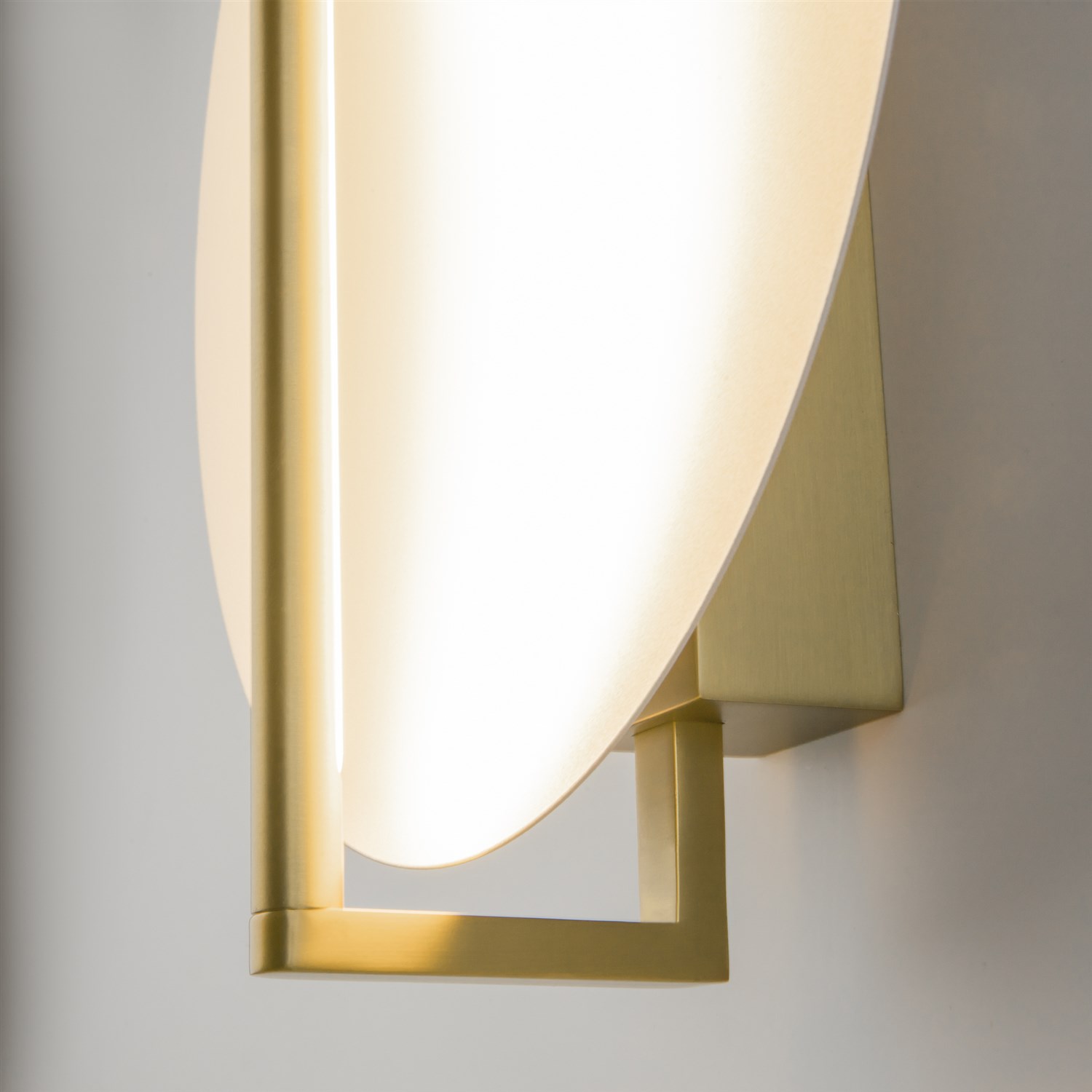 Maytoni Modern Mira Настенный светильник (бра) цвет: золото MOD279WL-L14G3K