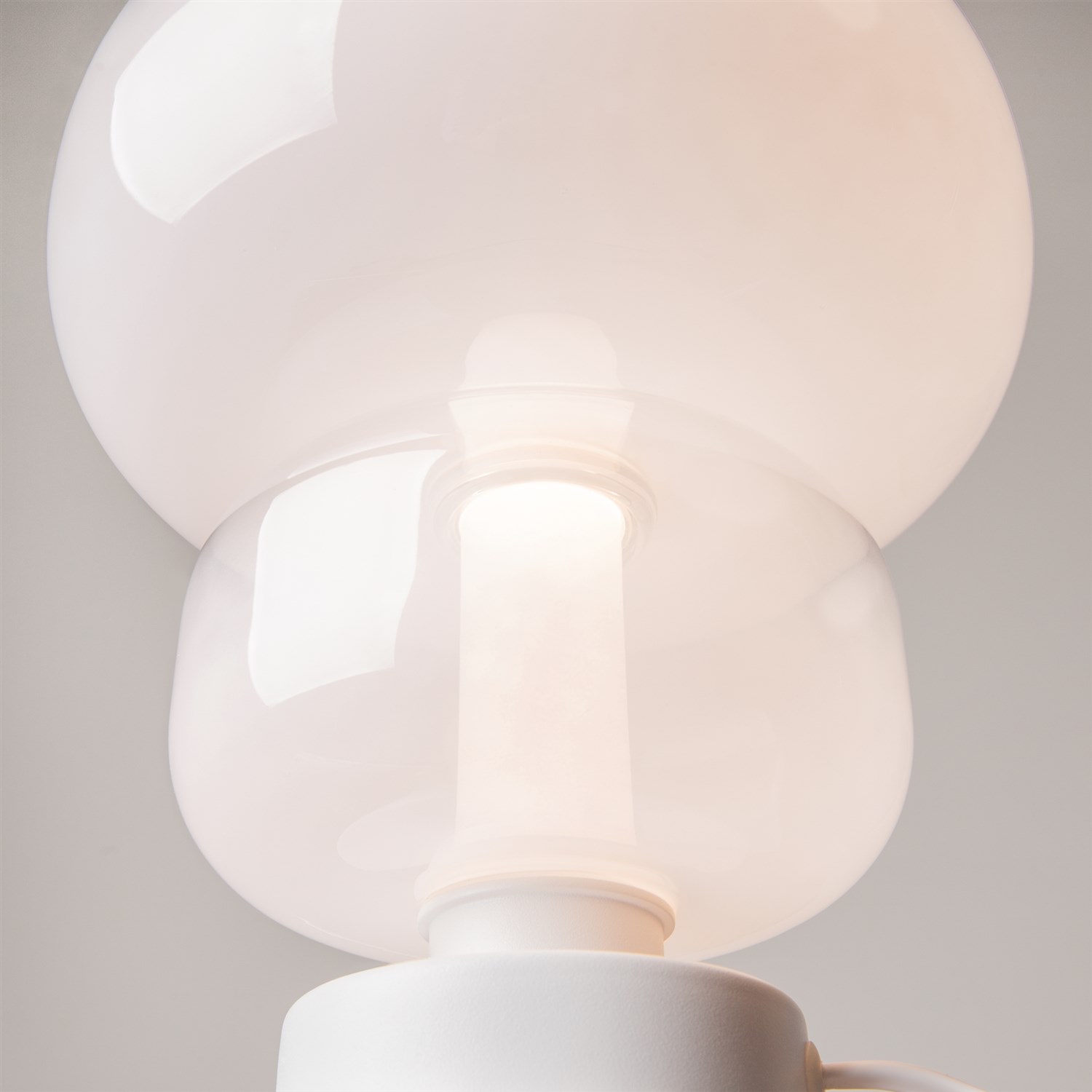 Maytoni Modern Atmos Настольный светильник цвет: белый MOD364TL-L15W3K