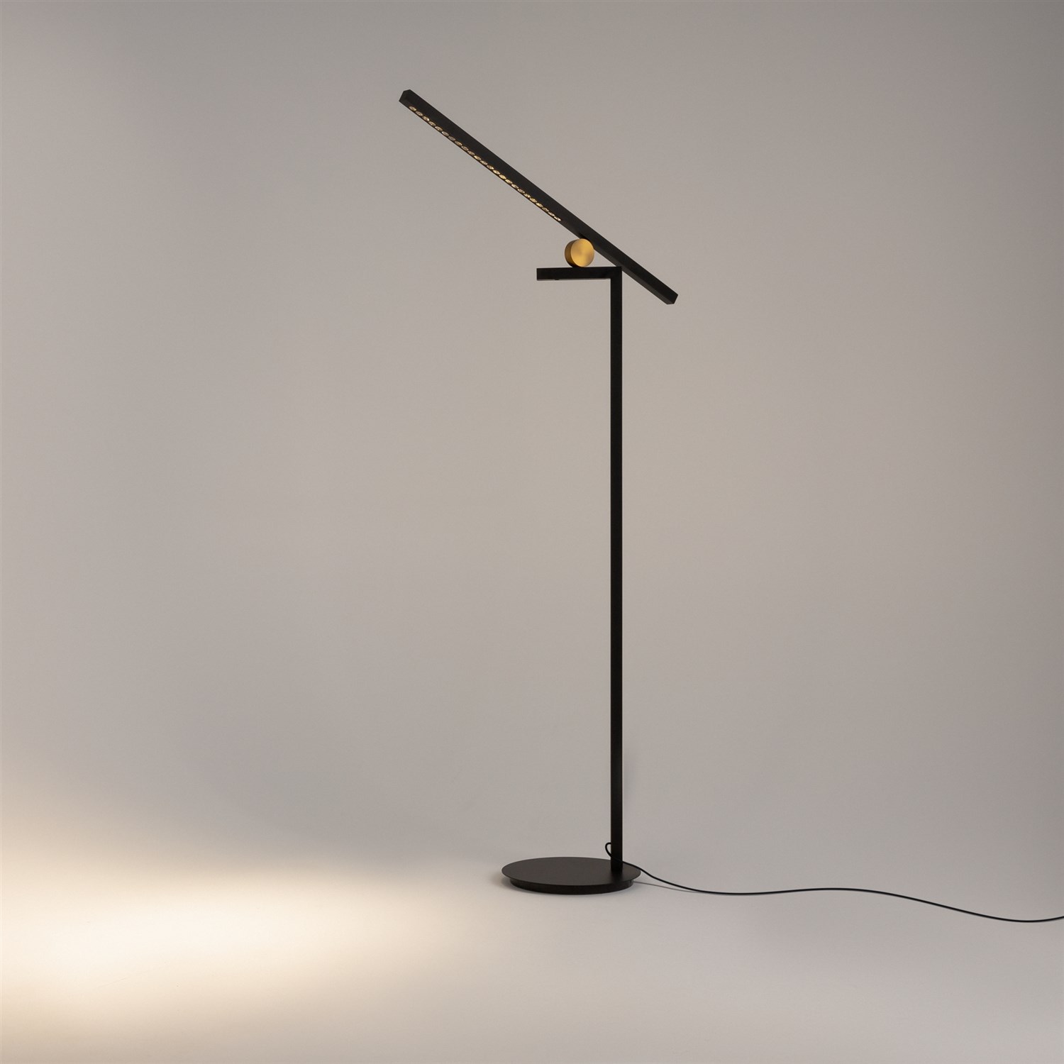 Maytoni Modern Empathy Напольный светильник (торшер) цвет: черный MOD363FL-L14B3K