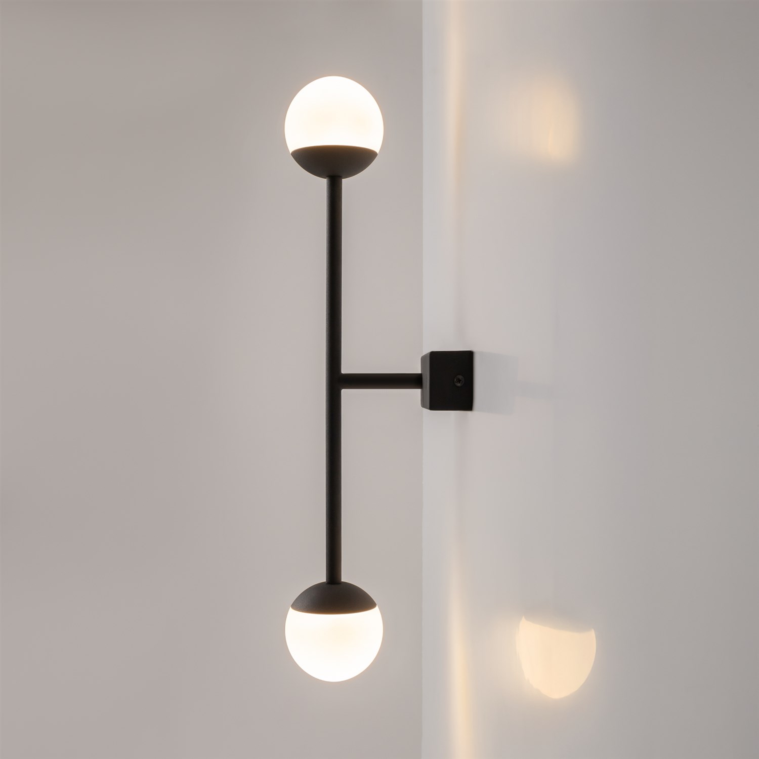 Maytoni Modern Touch Настенный светильник (бра) цвет: черный MOD285WL-L10B3K