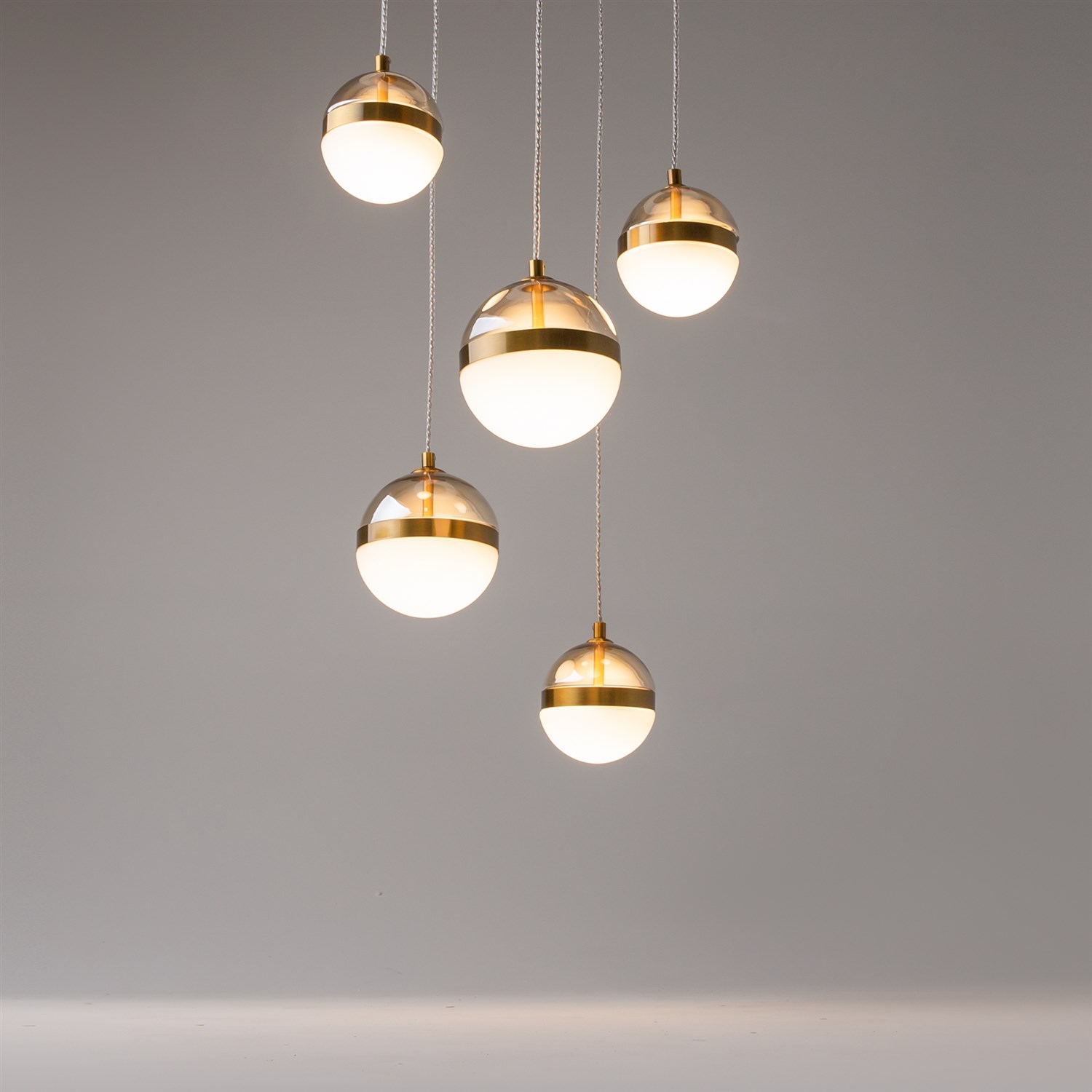 Maytoni Modern Area Подвесной светильник цвет: черный и латунь MOD295PL-L60BBS3K