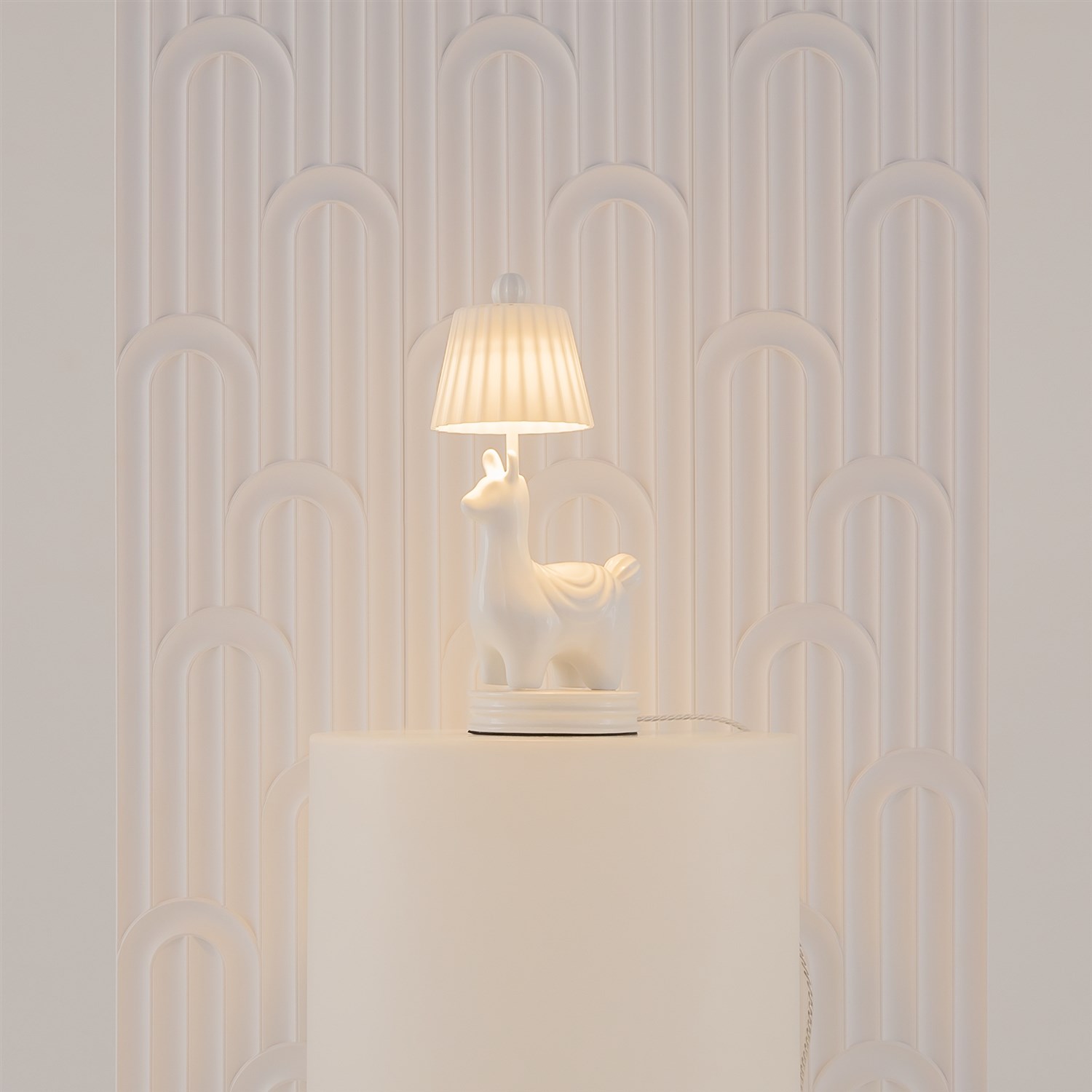 Maytoni Modern Senor Alpaca Настольный светильник цвет: белый MOD377TL-L5W3K