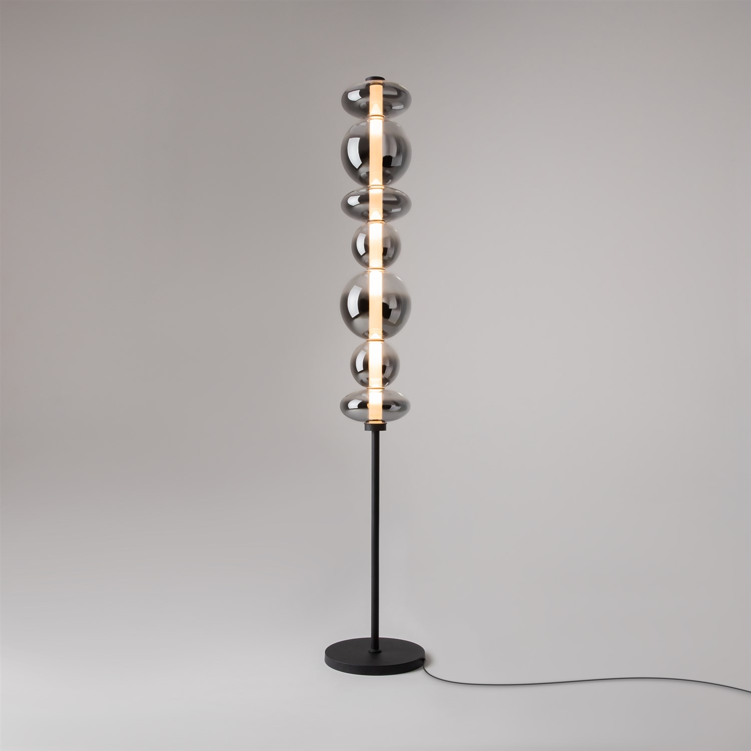 Maytoni Modern Futuro Напольный светильник (торшер) цвет: черный MOD307FL-L40B3K