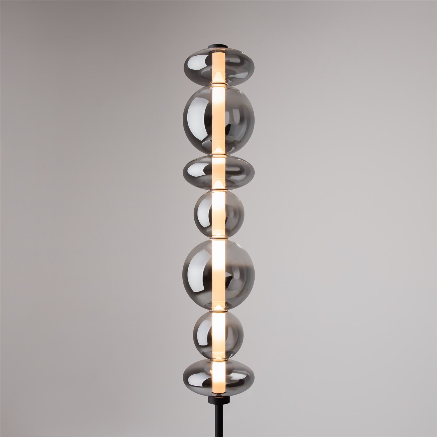 Maytoni Modern Futuro Напольный светильник (торшер) цвет: черный MOD307FL-L40B3K
