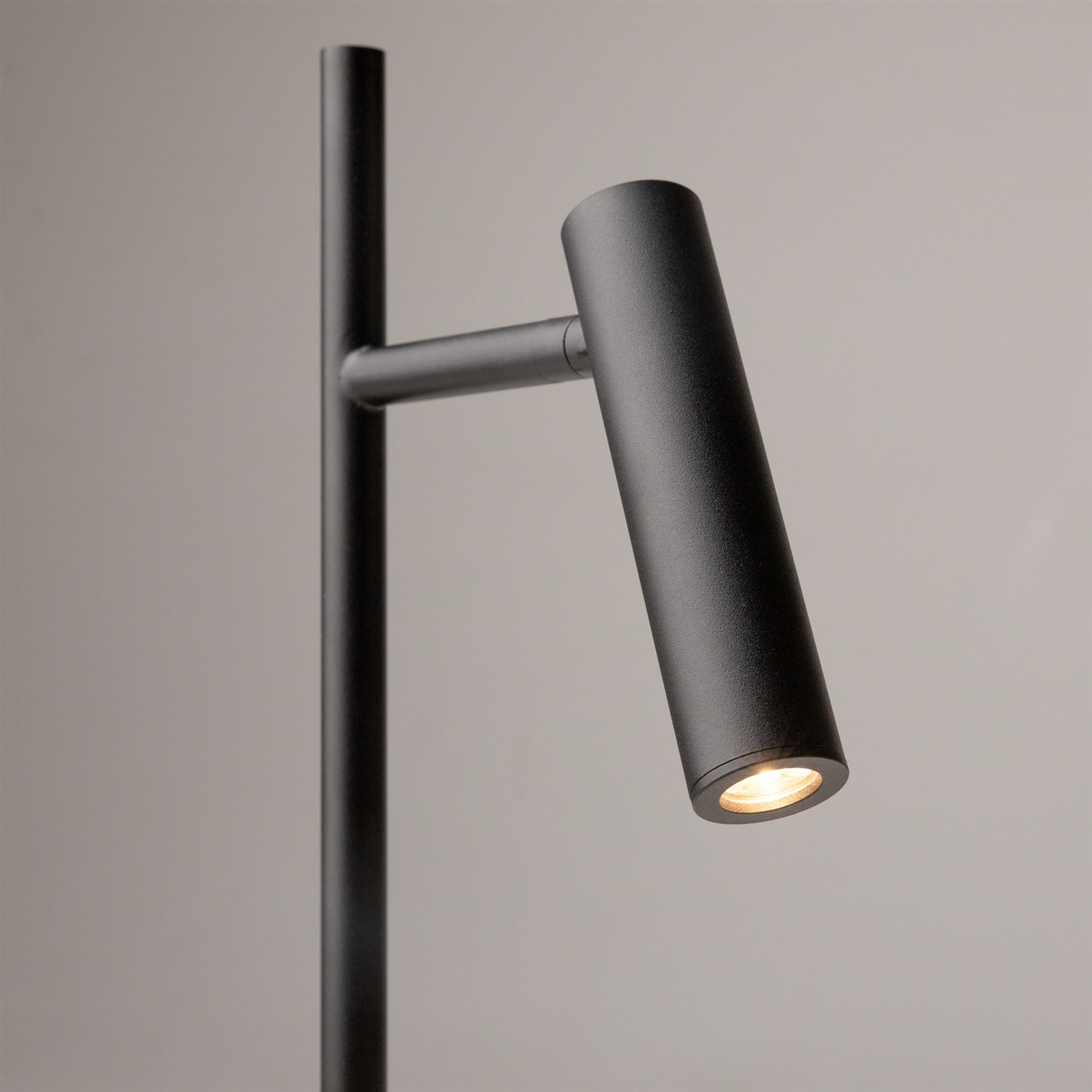 Maytoni Modern Estudo Настольный светильник цвет: черный Z010TL-L8B3K