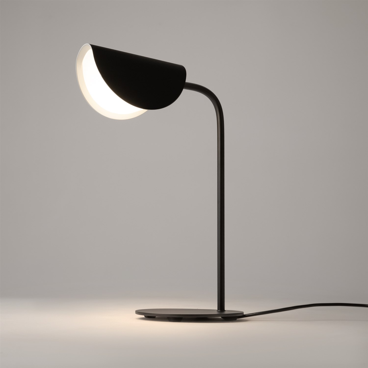 Maytoni Modern Mollis Настольный светильник цвет: черный MOD126TL-01B