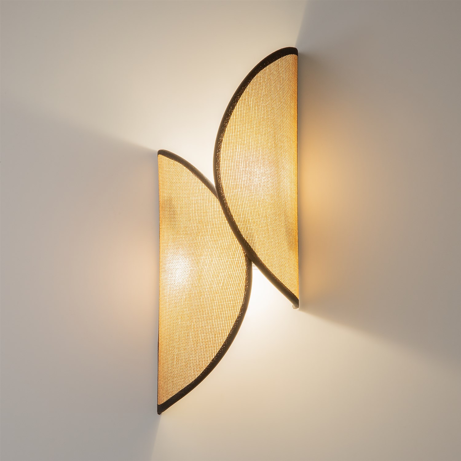 Maytoni Modern Organic Настенный светильник (бра) цвет: черный MOD225WL-02B2